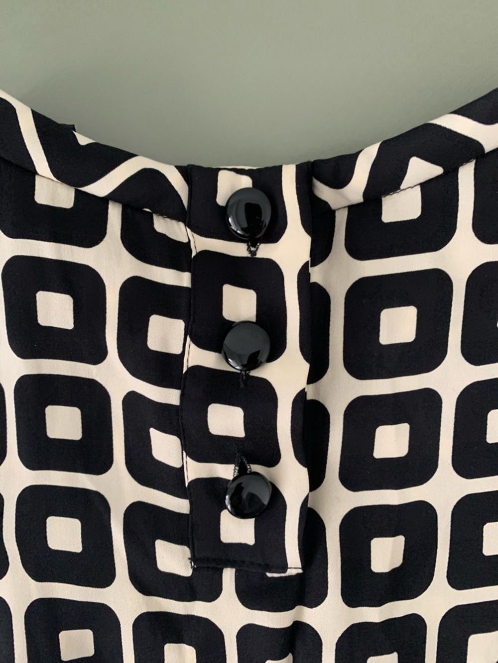 Vintage BANANA REPUBLIC Black and Cream Geometric Blouse - Picture 6 of 7